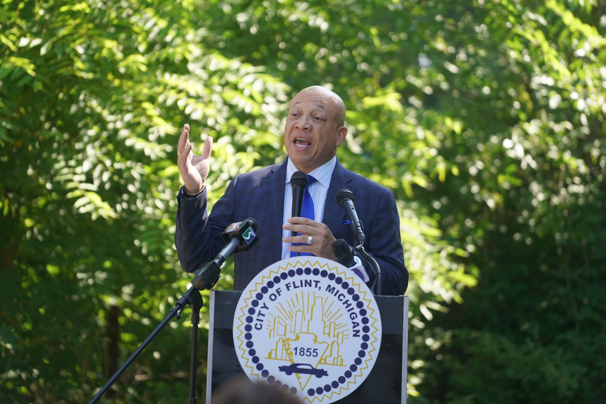 Flint City Council subpoenas mayor over budget concerns, questions ...